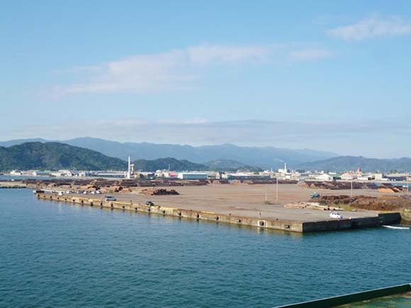 写真：徳島小松島港（津田地区）